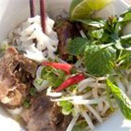 Phở Đuôi Bò (Vietnamese Noodle Soup with Oxtail) Recipe
