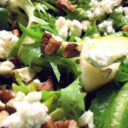 Healthy &amp; Delicious: Mixed Greens with Pears, Pecans, Blue Cheese, and Honey Balsamic Dressing Recipe
